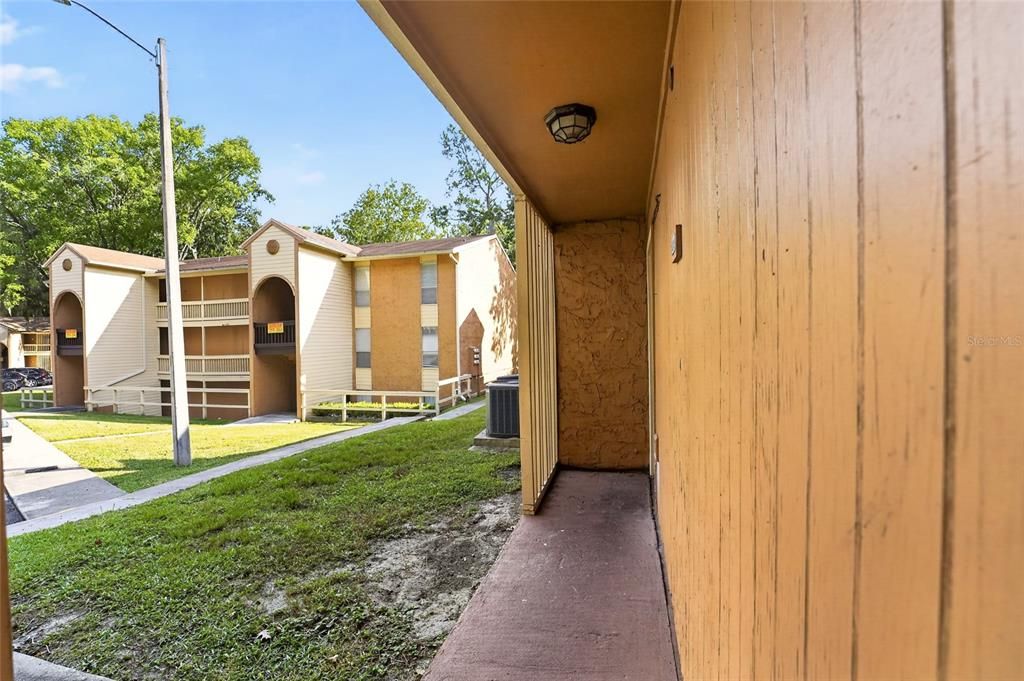 For Sale: $129,900 (2 beds, 2 baths, 1070 Square Feet)