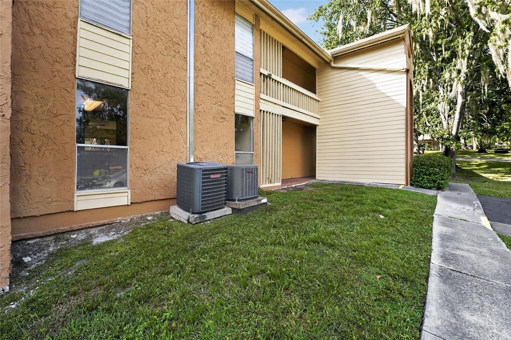 For Sale: $129,900 (2 beds, 2 baths, 1070 Square Feet)