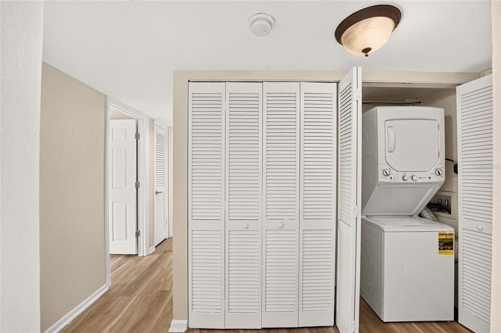 For Sale: $129,900 (2 beds, 2 baths, 1070 Square Feet)