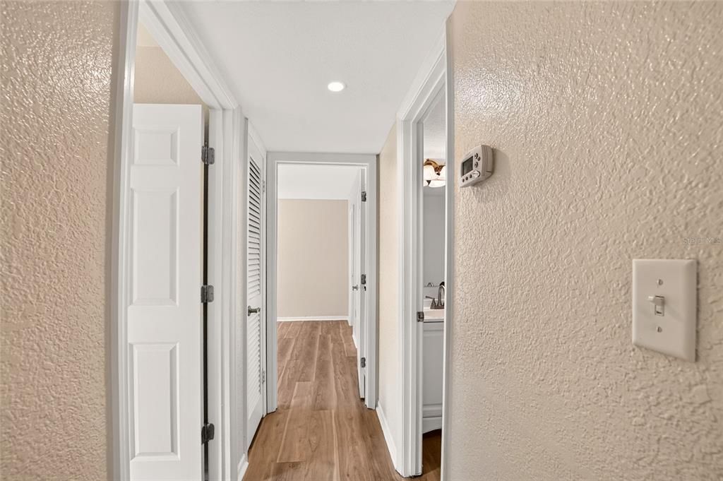 For Sale: $129,900 (2 beds, 2 baths, 1070 Square Feet)