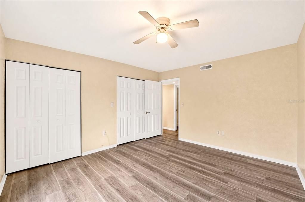 For Sale: $129,900 (2 beds, 2 baths, 1070 Square Feet)