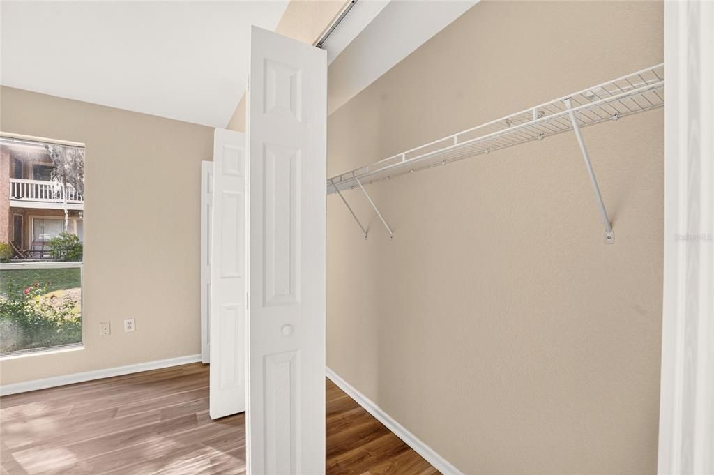 For Sale: $129,900 (2 beds, 2 baths, 1070 Square Feet)
