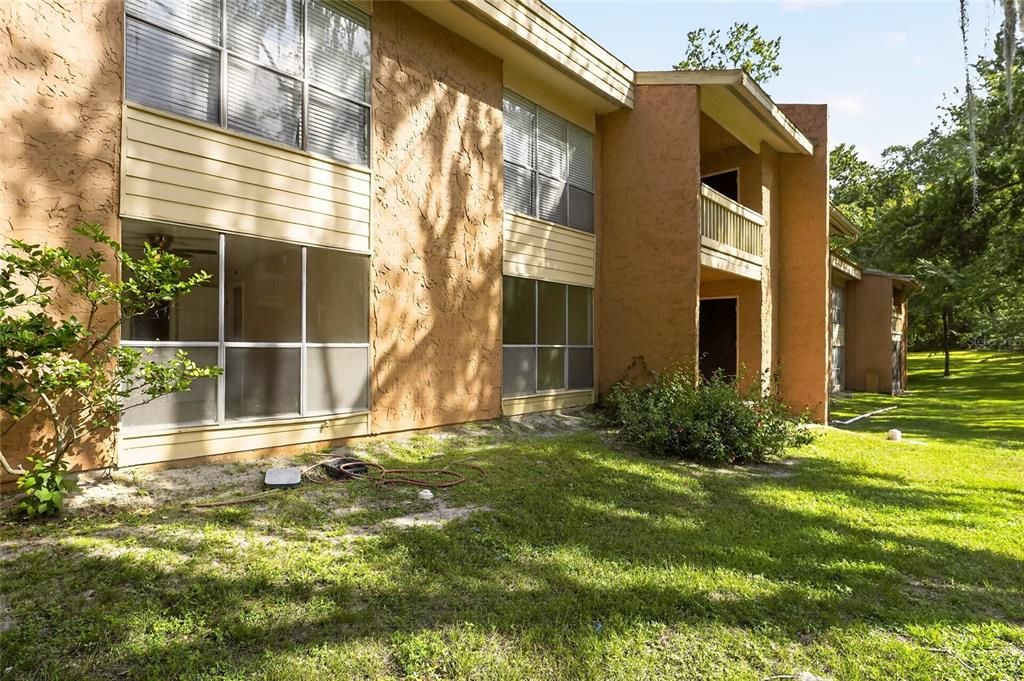 For Sale: $129,900 (2 beds, 2 baths, 1070 Square Feet)