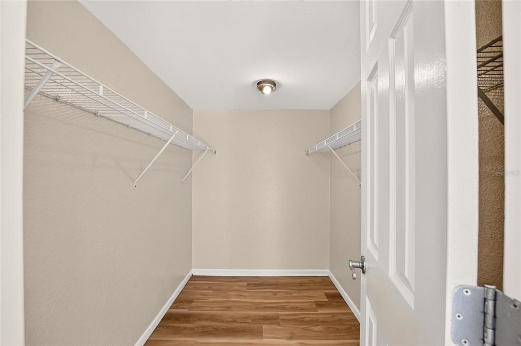 For Sale: $129,900 (2 beds, 2 baths, 1070 Square Feet)