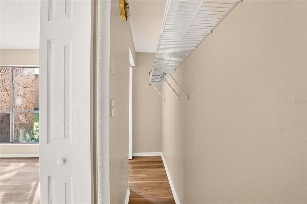 For Sale: $129,900 (2 beds, 2 baths, 1070 Square Feet)