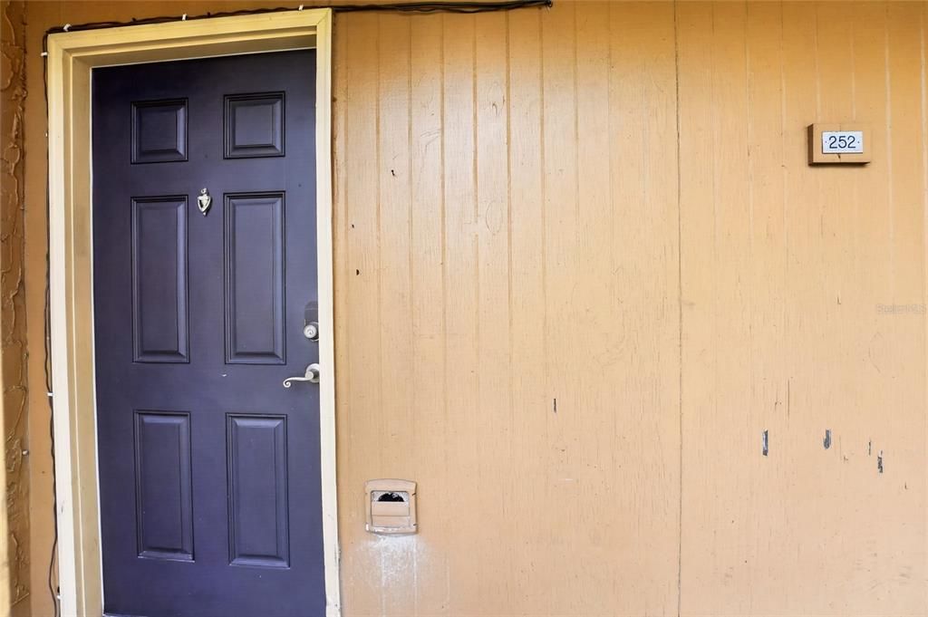 For Sale: $129,900 (2 beds, 2 baths, 1070 Square Feet)