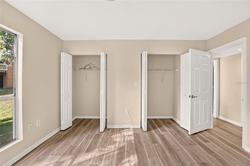 For Sale: $129,900 (2 beds, 2 baths, 1070 Square Feet)