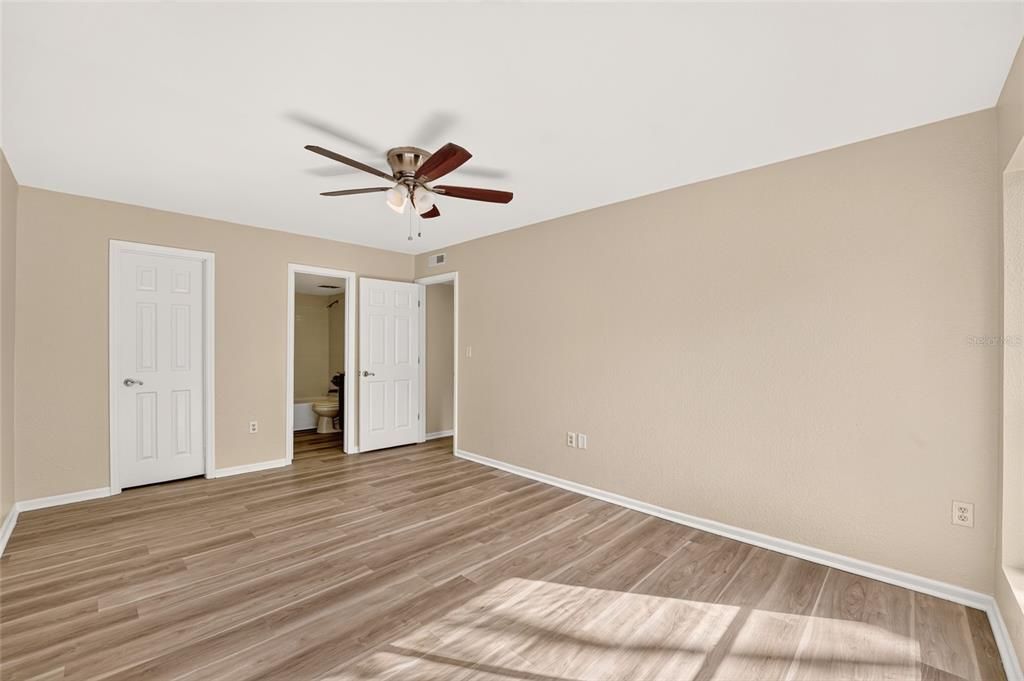 For Sale: $129,900 (2 beds, 2 baths, 1070 Square Feet)