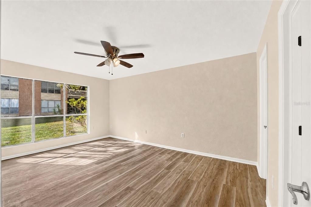 For Sale: $129,900 (2 beds, 2 baths, 1070 Square Feet)