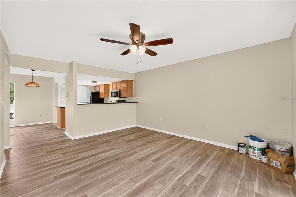 For Sale: $129,900 (2 beds, 2 baths, 1070 Square Feet)