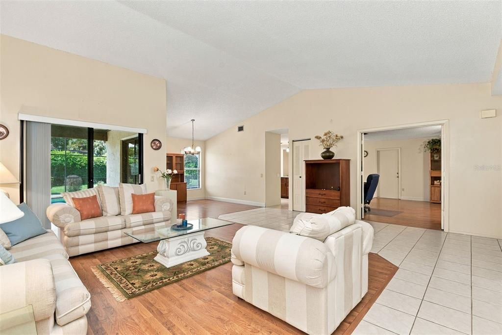 En Venta: $650,000 (4 camas, 3 baños, 2280 Pies cuadrados)