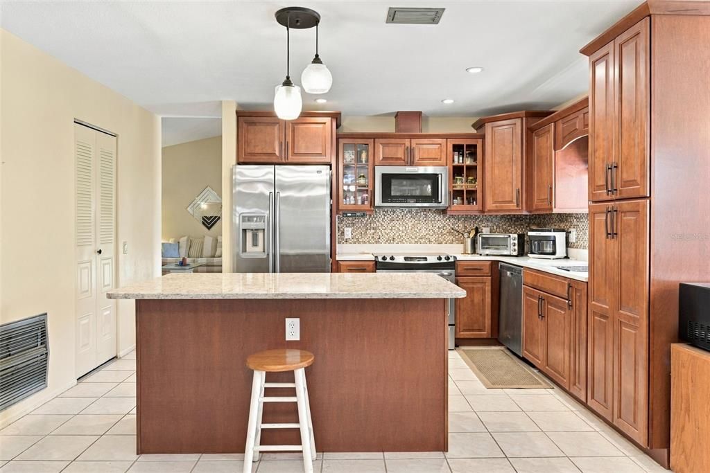 En Venta: $650,000 (4 camas, 3 baños, 2280 Pies cuadrados)