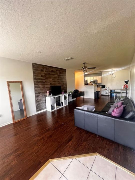 En Venta: $158,900 (2 camas, 2 baños, 996 Pies cuadrados)