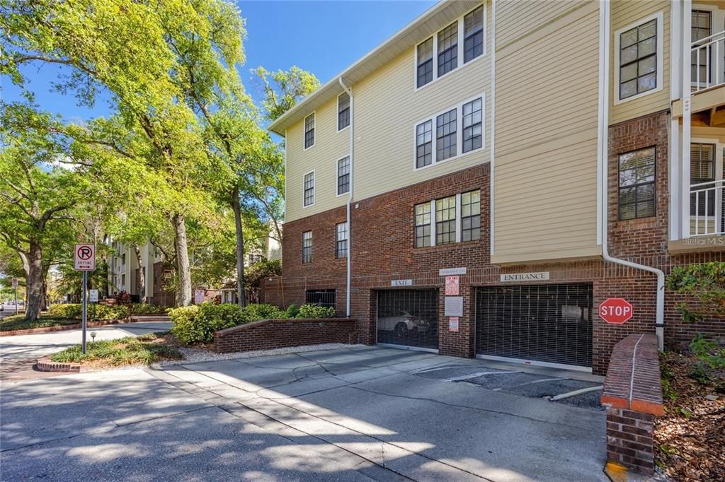 For Rent: $3,150 (1 beds, 1 baths, 668 Square Feet)