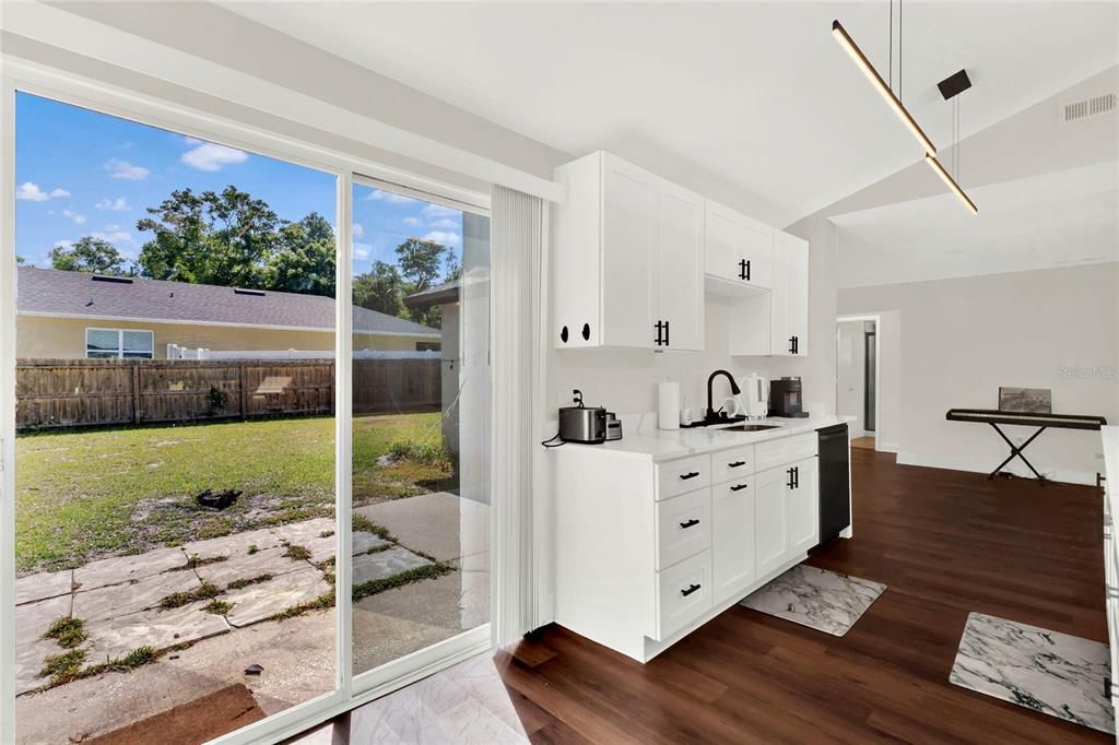 For Rent: $2,400 (3 beds, 2 baths, 1587 Square Feet)