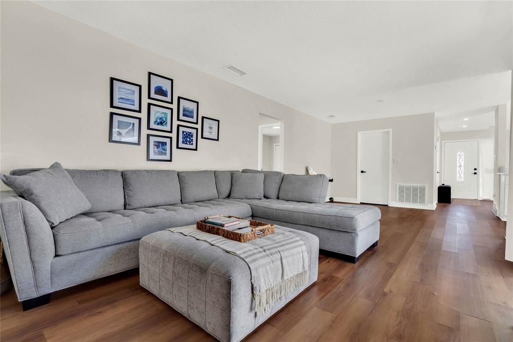 For Rent: $2,400 (3 beds, 2 baths, 1587 Square Feet)