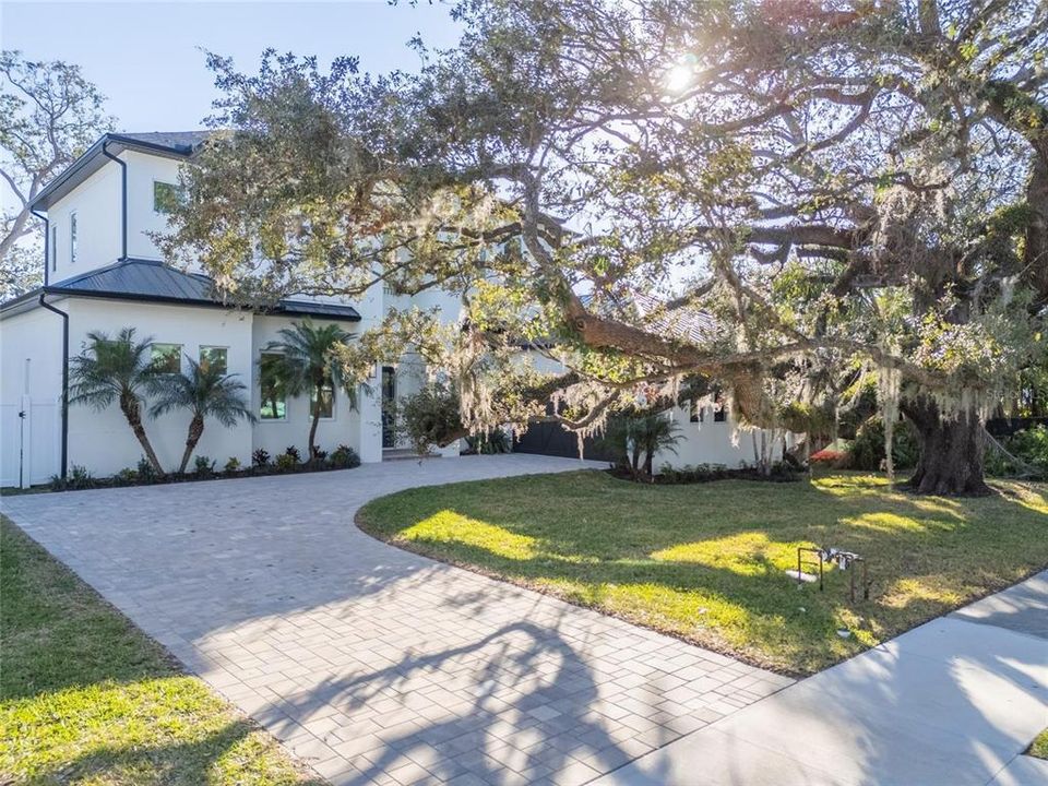 For Sale: $2,190,000 (5 beds, 5 baths, 3356 Square Feet)