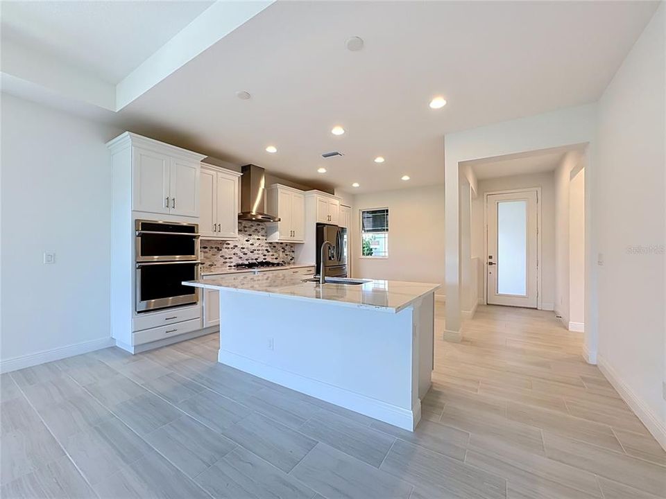 На продажу: $459,990 (2 спален, 2 ванн, 1436 Квадратных фут)