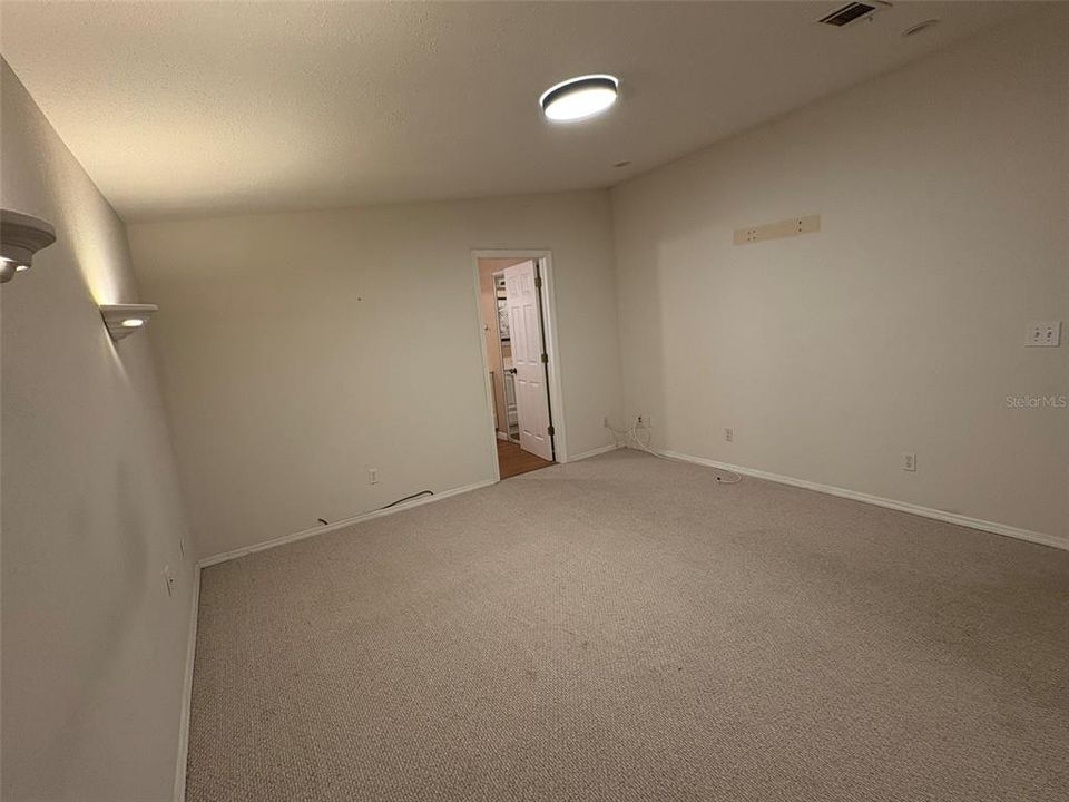 For Rent: $2,100 (3 beds, 2 baths, 1568 Square Feet)