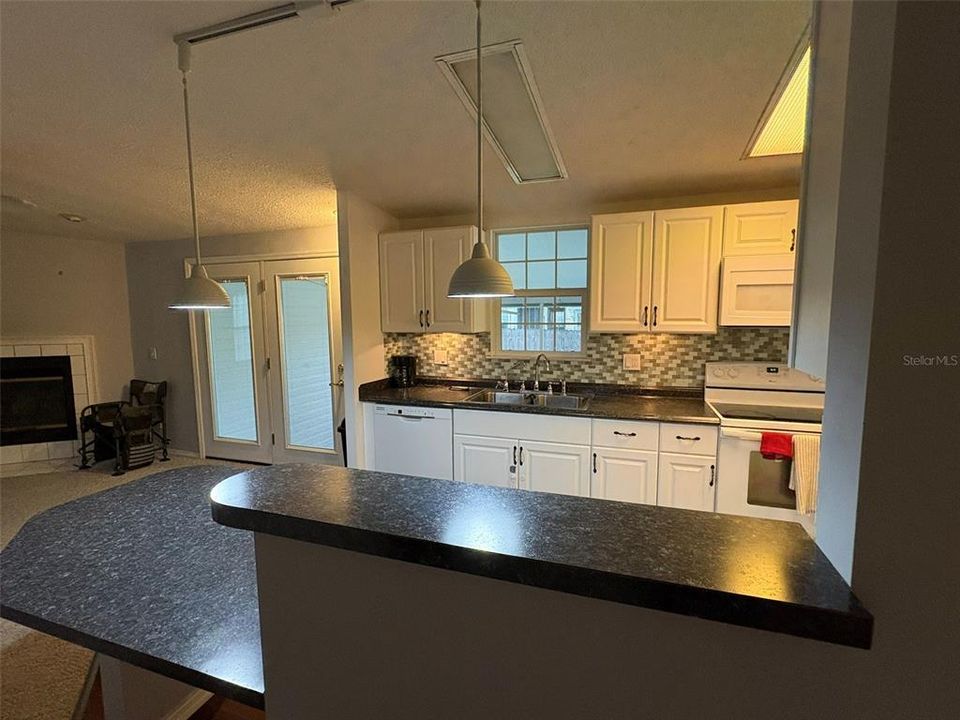 For Rent: $2,100 (3 beds, 2 baths, 1568 Square Feet)