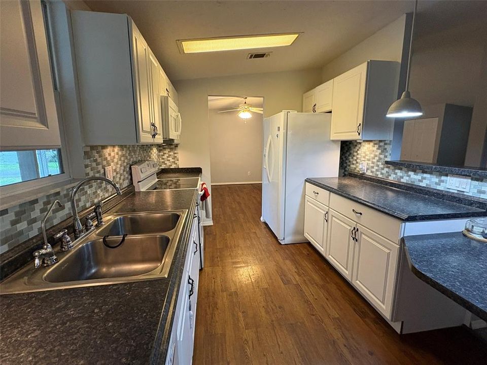 For Rent: $2,100 (3 beds, 2 baths, 1568 Square Feet)