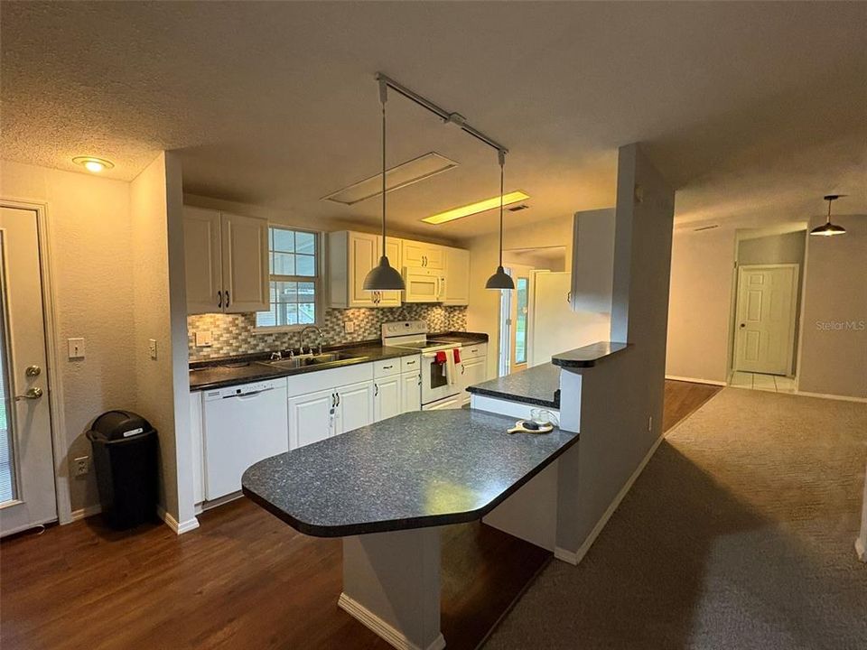 For Rent: $2,100 (3 beds, 2 baths, 1568 Square Feet)