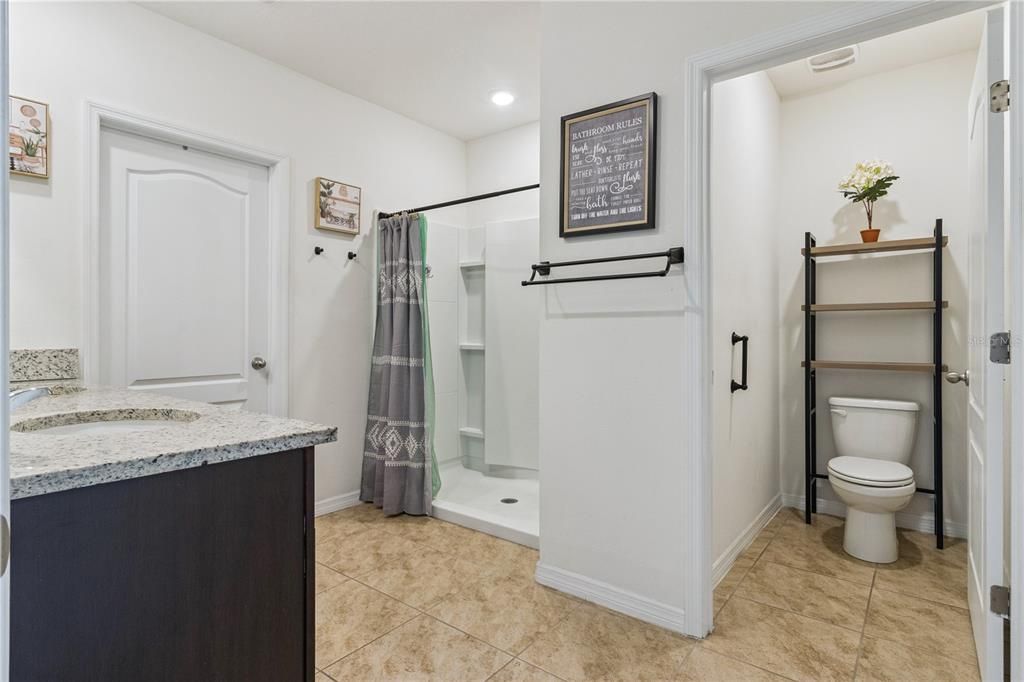 На продажу: $375,000 (5 спален, 3 ванн, 2609 Квадратных фут)