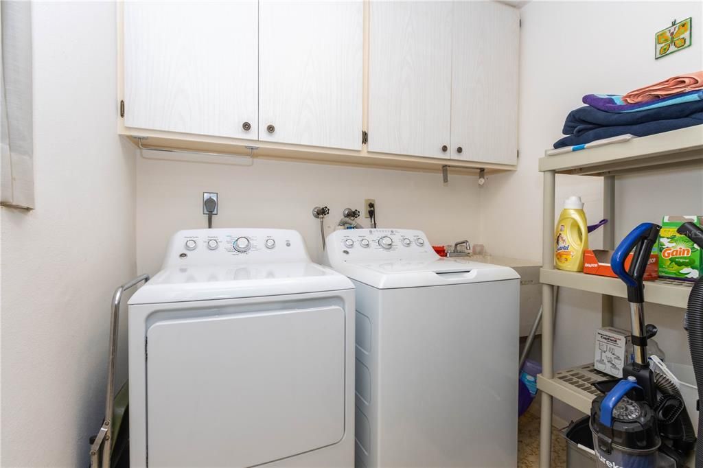 For Sale: $409,900 (2 beds, 2 baths, 1794 Square Feet)