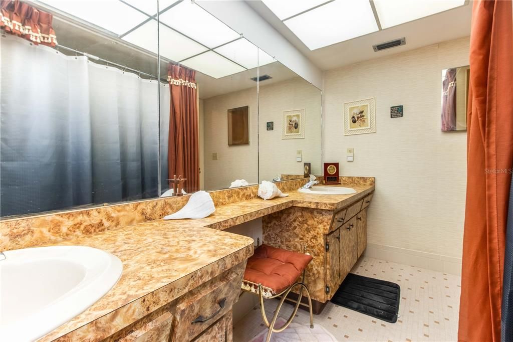 For Sale: $409,900 (2 beds, 2 baths, 1794 Square Feet)
