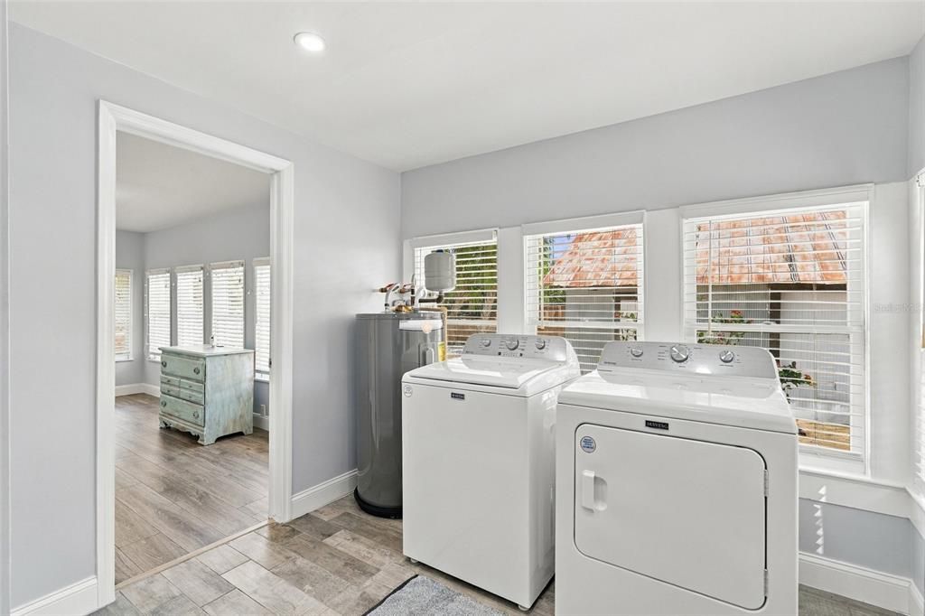 For Sale: $265,000 (3 beds, 2 baths, 1474 Square Feet)