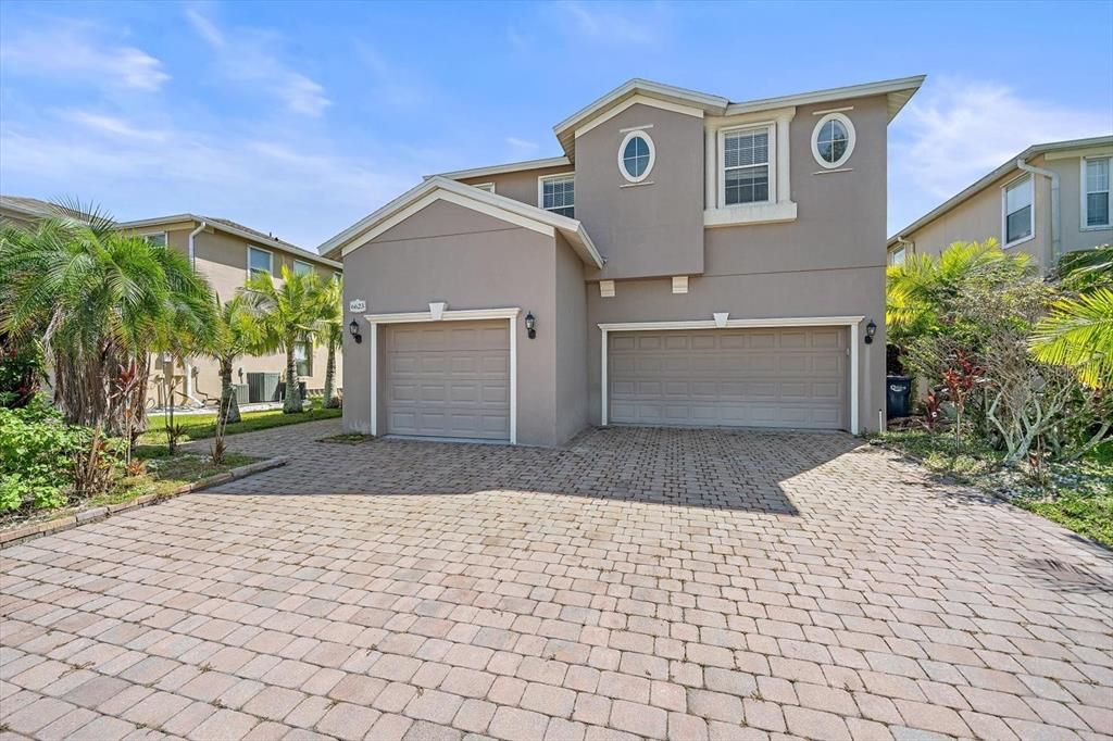 For Sale: $549,000 (4 beds, 4 baths, 2836 Square Feet)