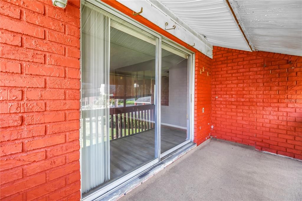 For Sale: $95,000 (2 beds, 1 baths, 820 Square Feet)