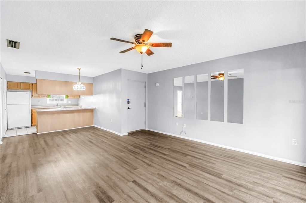 For Sale: $95,000 (2 beds, 1 baths, 820 Square Feet)