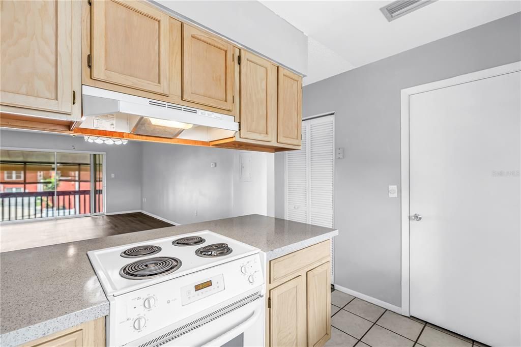 For Sale: $95,000 (2 beds, 1 baths, 820 Square Feet)