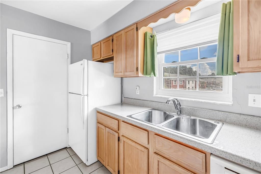 For Sale: $95,000 (2 beds, 1 baths, 820 Square Feet)