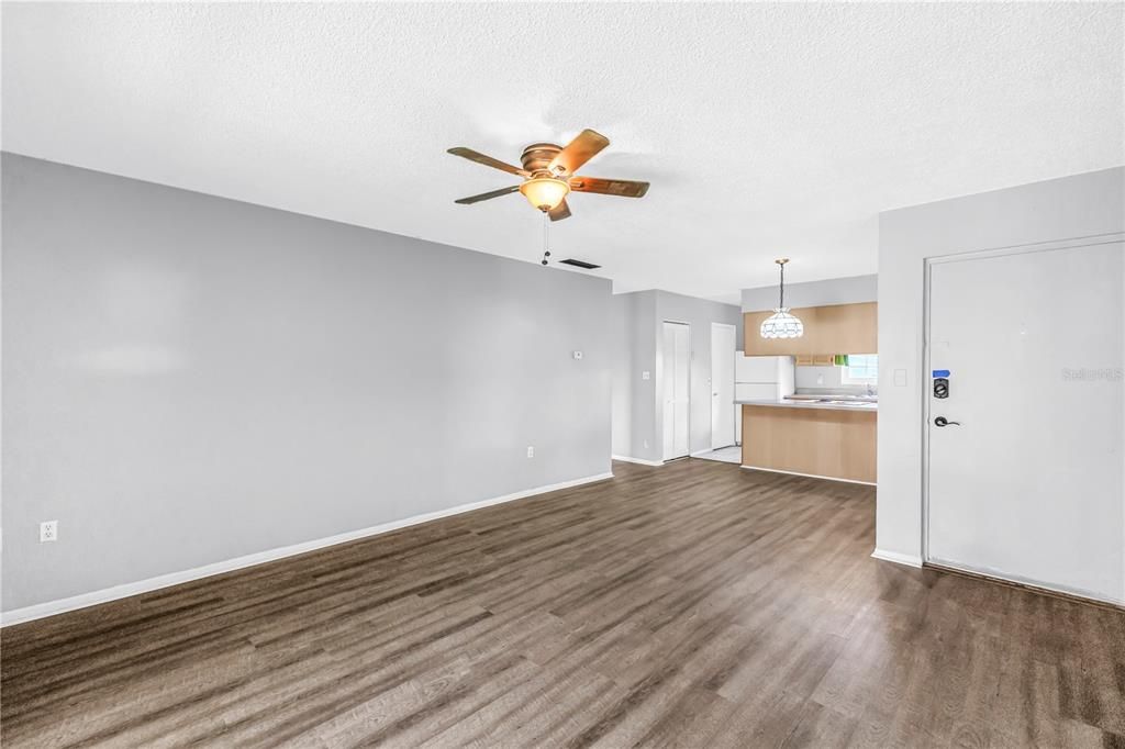 For Sale: $95,000 (2 beds, 1 baths, 820 Square Feet)
