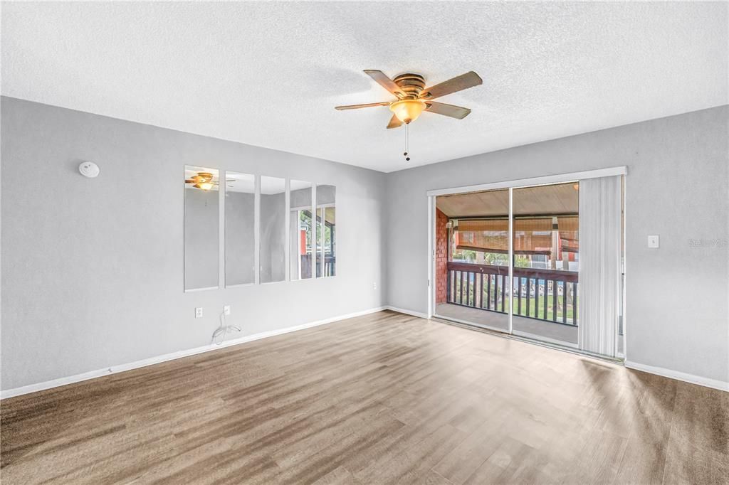 For Sale: $95,000 (2 beds, 1 baths, 820 Square Feet)