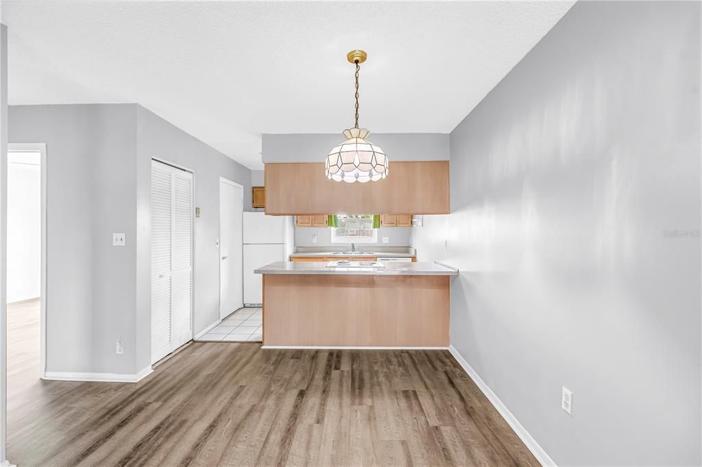 For Sale: $95,000 (2 beds, 1 baths, 820 Square Feet)