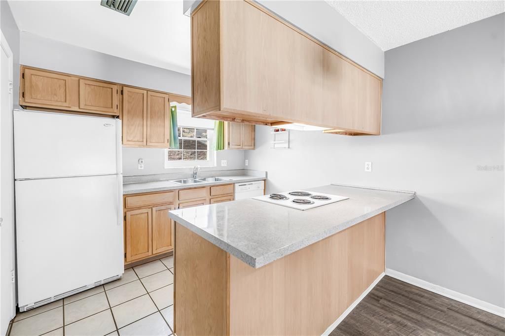 For Sale: $95,000 (2 beds, 1 baths, 820 Square Feet)