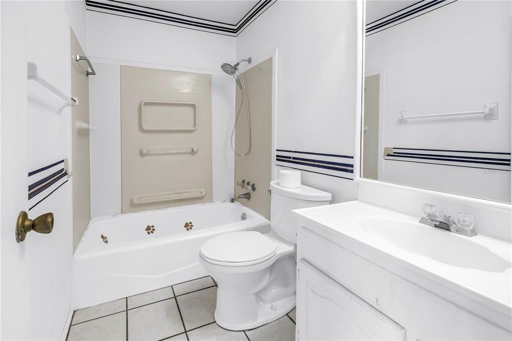 For Sale: $95,000 (2 beds, 1 baths, 820 Square Feet)