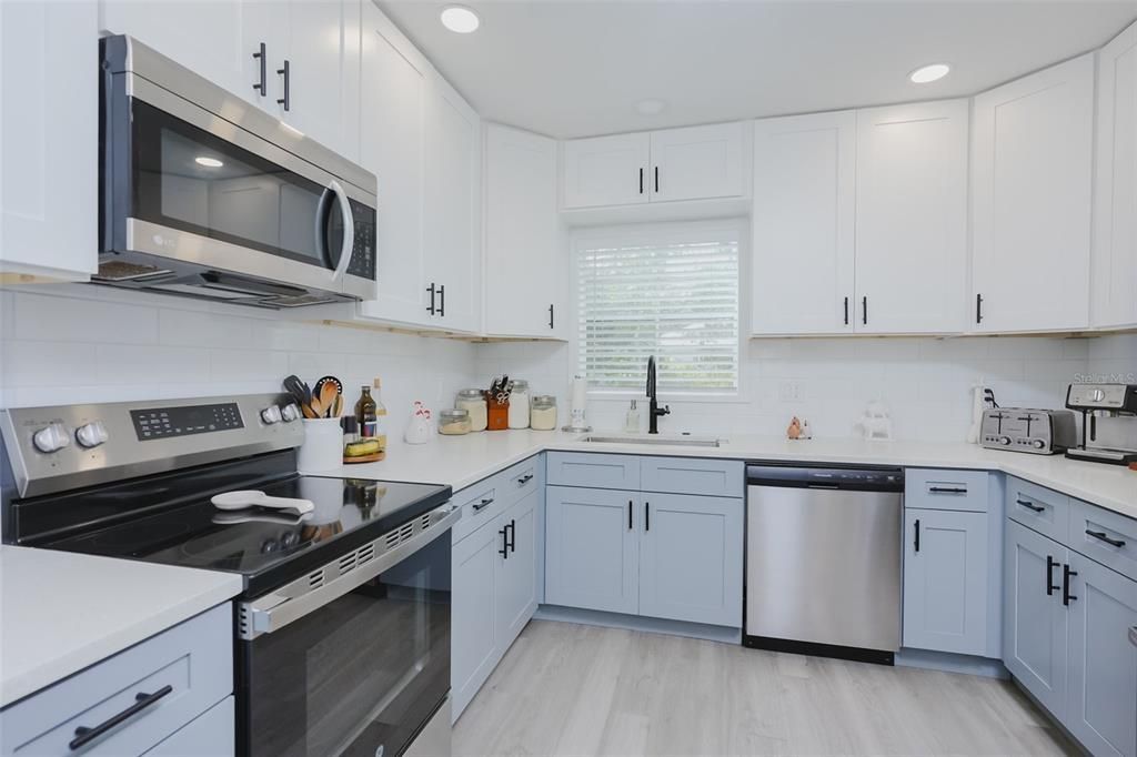 For Sale: $475,000 (3 beds, 2 baths, 1638 Square Feet)