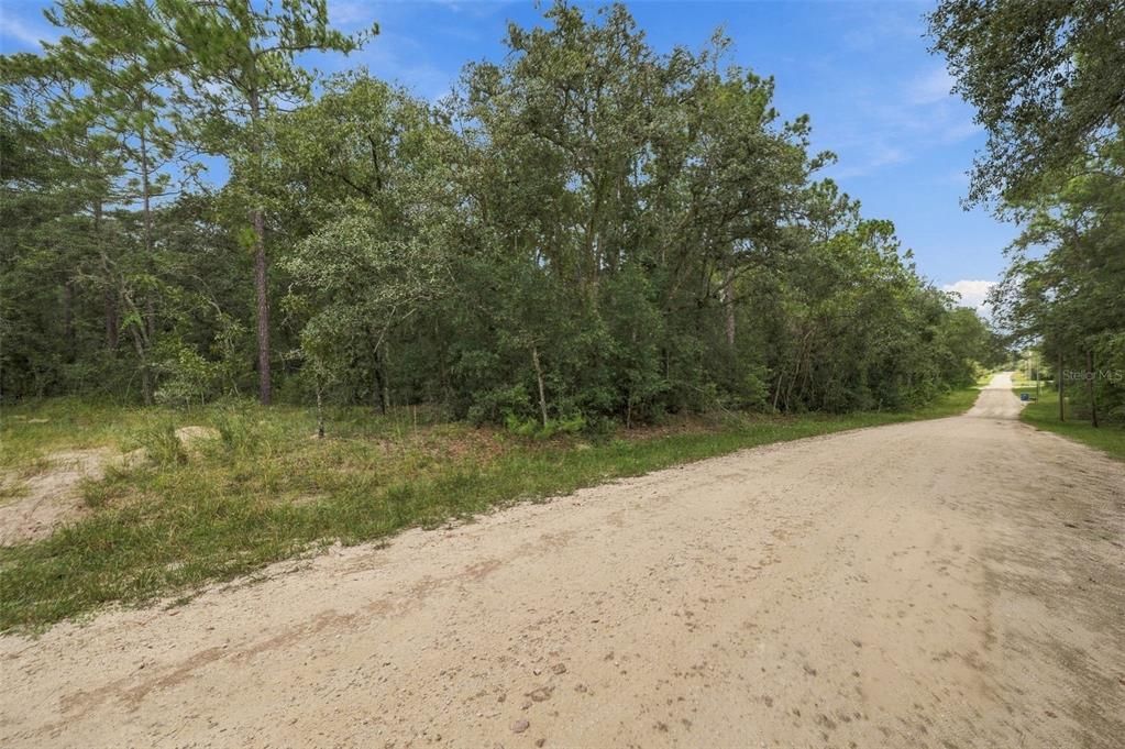 На продажу: $40,000 (1.20 acres)