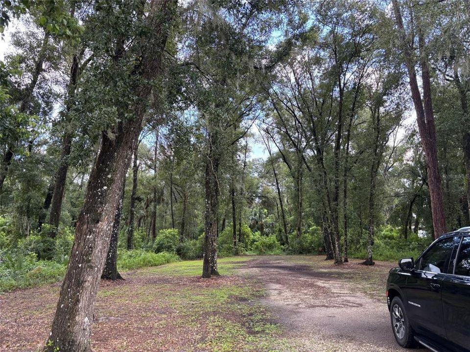 待售: $650,000 (6.57 acres)