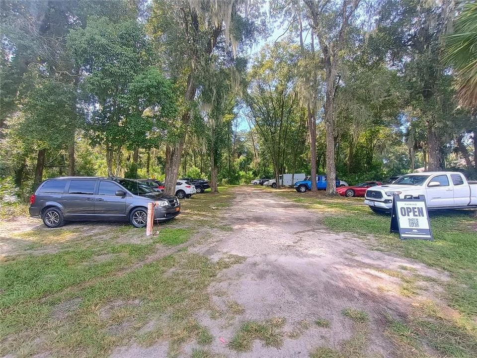 待售: $650,000 (6.57 acres)