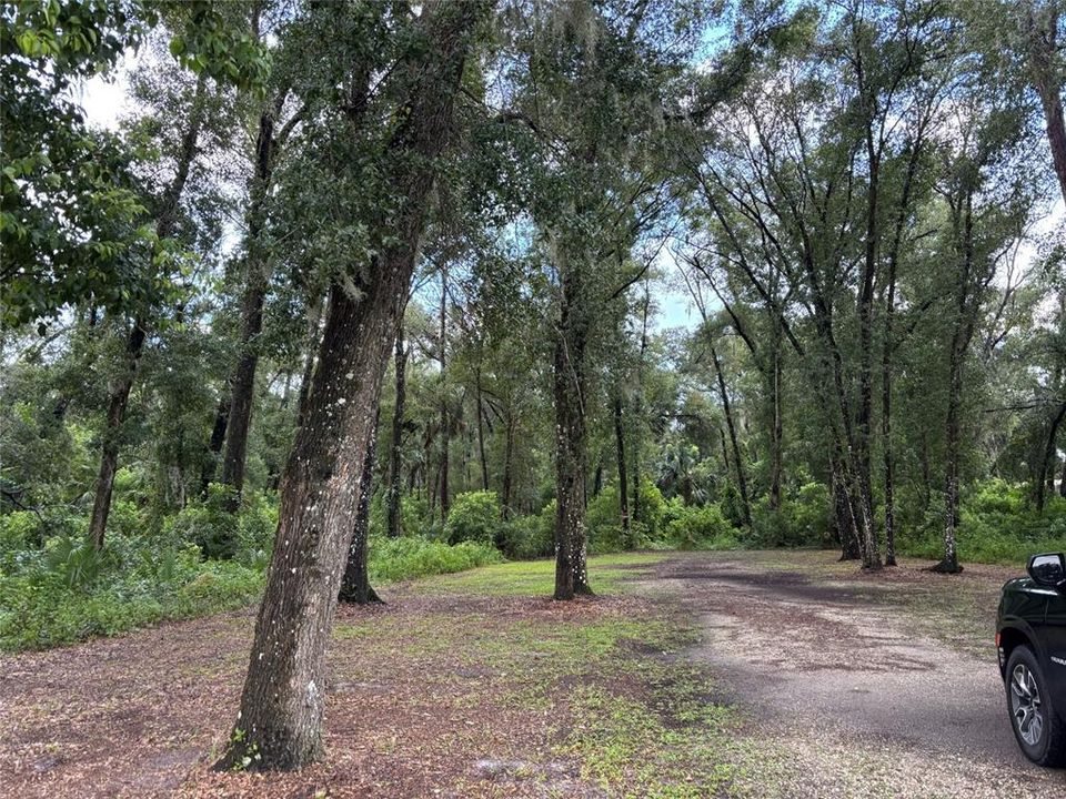 待售: $650,000 (6.57 acres)