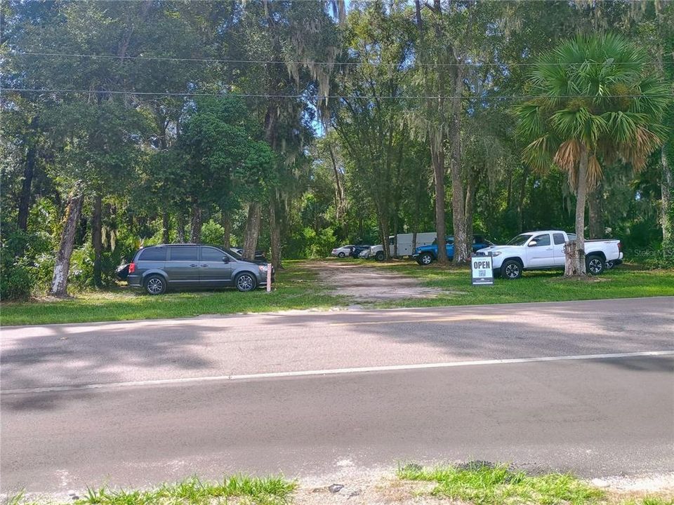 待售: $650,000 (6.57 acres)