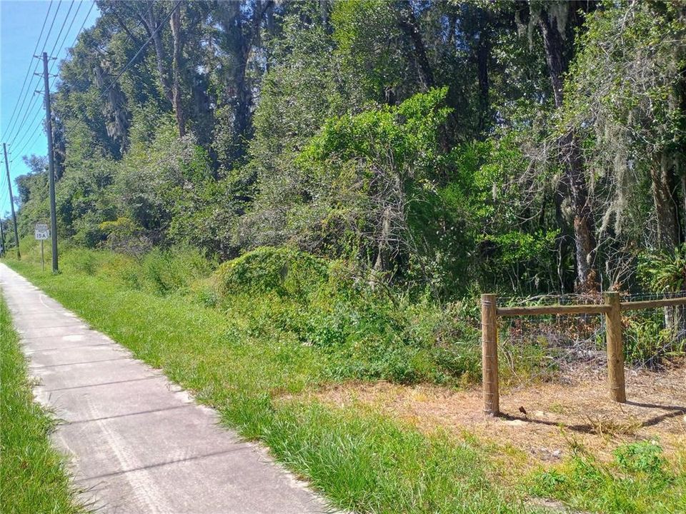 待售: $650,000 (6.57 acres)