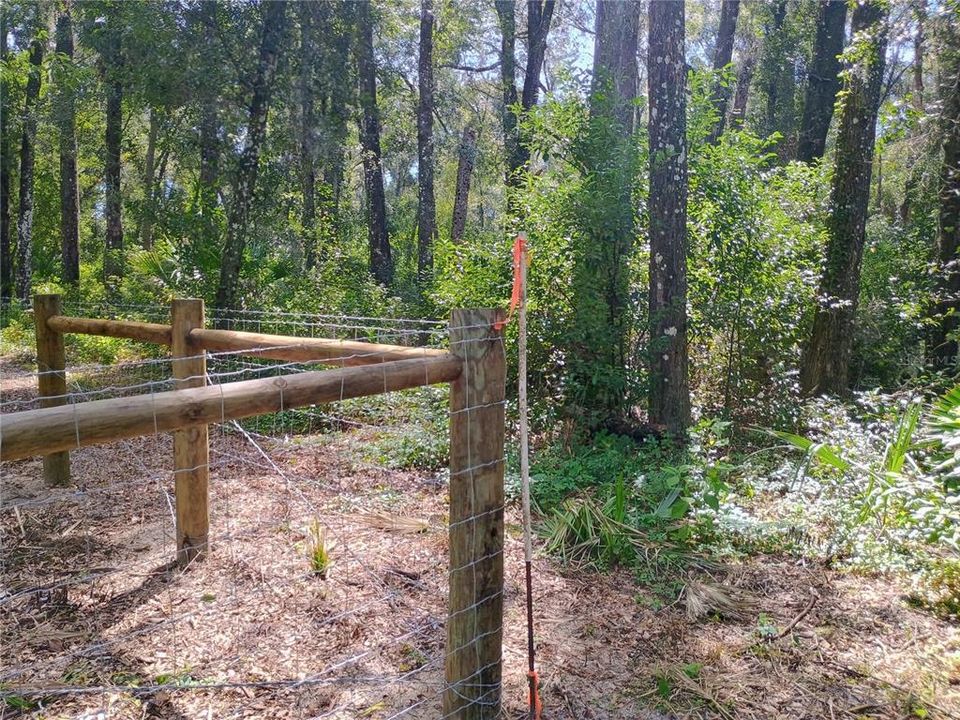 待售: $650,000 (6.57 acres)