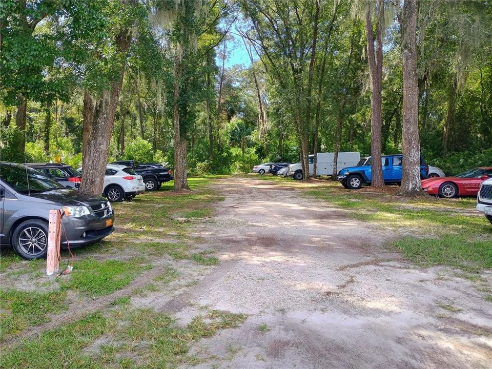 待售: $650,000 (6.57 acres)