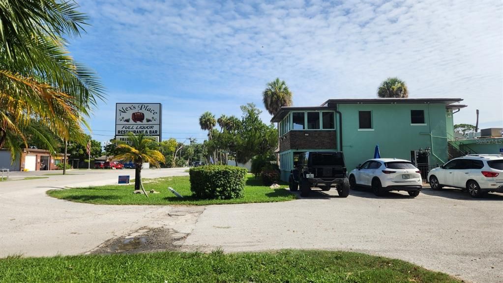 For Rent: $1,900 (3 beds, 1 baths, 1044 Square Feet)